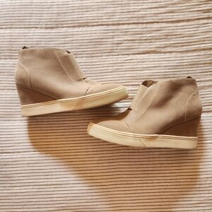MIA taupe wedges